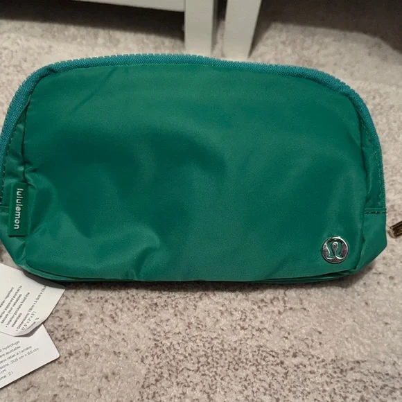 Lululemon Green belt bag, black wristlet Set - Picture 5 of 6